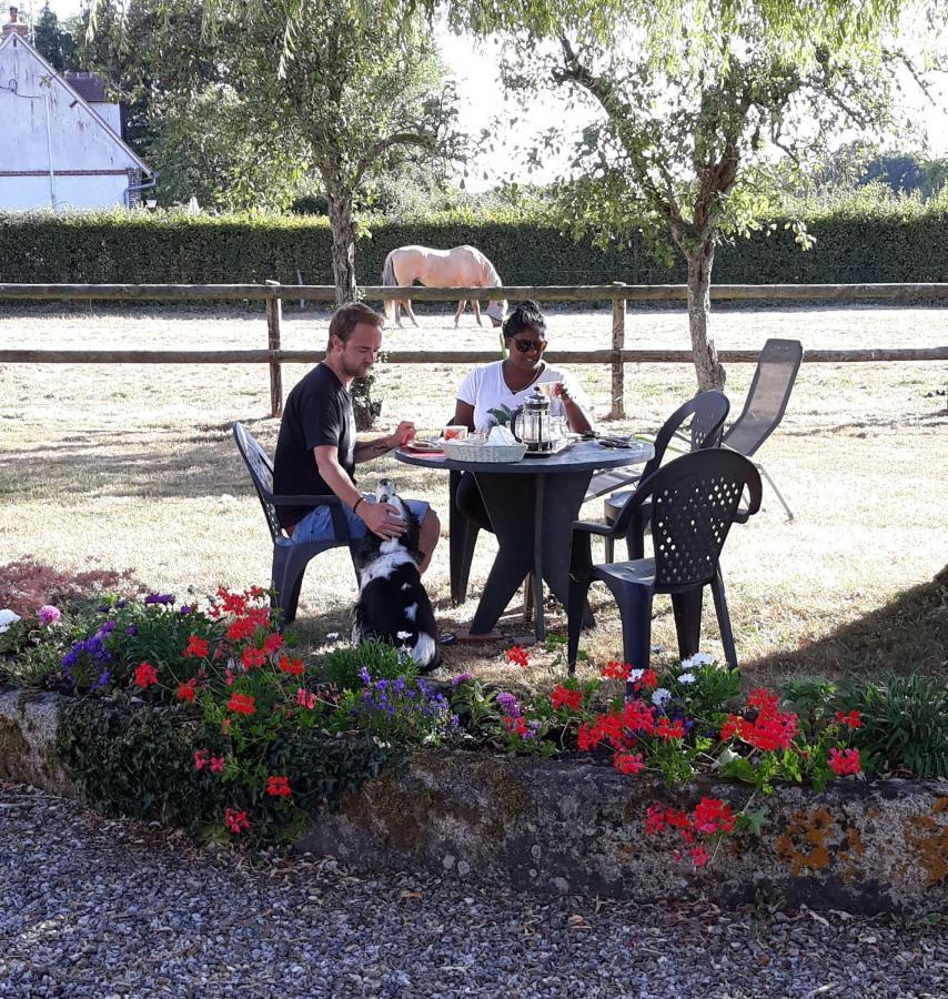 Bed and Breakfast La Pastorale La Puisaye Экстерьер фото
